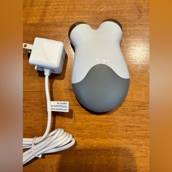 NuFace Mini Device with Adapter - Picture 2 of 2